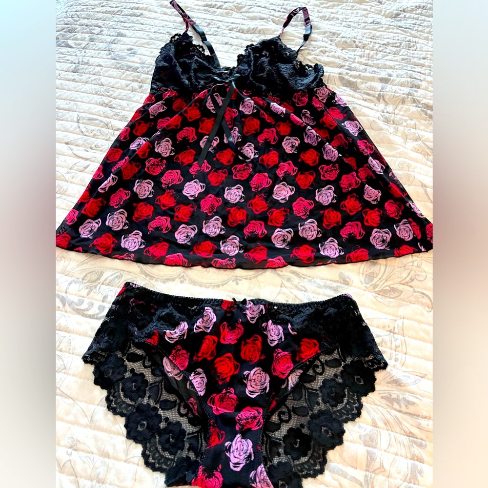 Cabernet Roses Sexy Lingerie set - camisole and panties size medium NEW